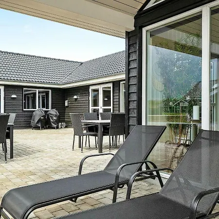 Сasa de vacaciones 24 Person In